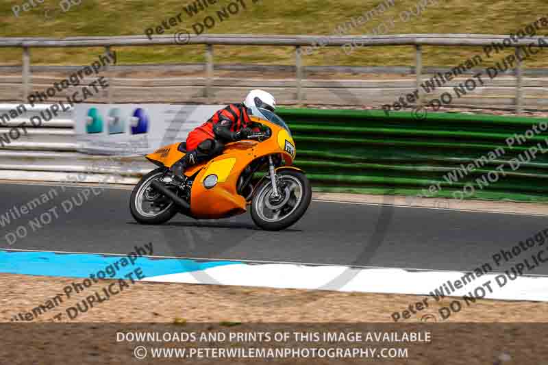 Vintage motorcycle club;eventdigitalimages;mallory park;mallory park trackday photographs;no limits trackdays;peter wileman photography;trackday digital images;trackday photos;vmcc festival 1000 bikes photographs
